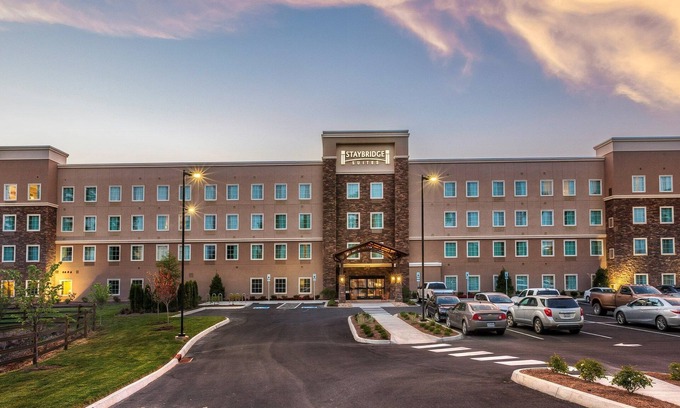 Farragut Condo | 1 Bedroom Suite in Knoxville | Shared Outdoor Pool + 24h Business Center