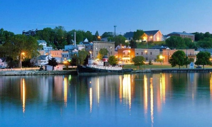 Kewaunee House | 1 blk from Lake Michigan, Harbor District & Minutes from Green Bay, n& Door Co!