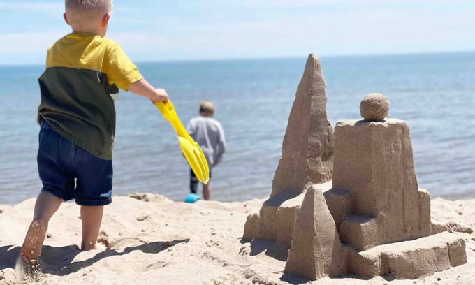 Two Rivers House | 1 Block to the Beach! Firepit, 2 Bikes, Sleeps 4