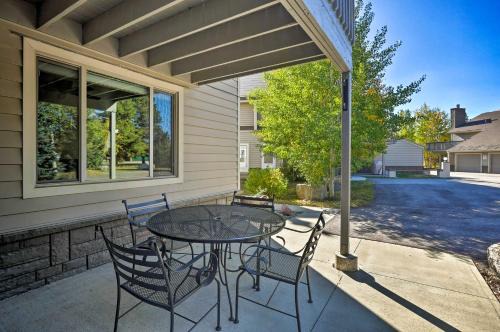 Grand Lake Apartment | 1 Block to Waterfront Grand Lake Condo with Balcony