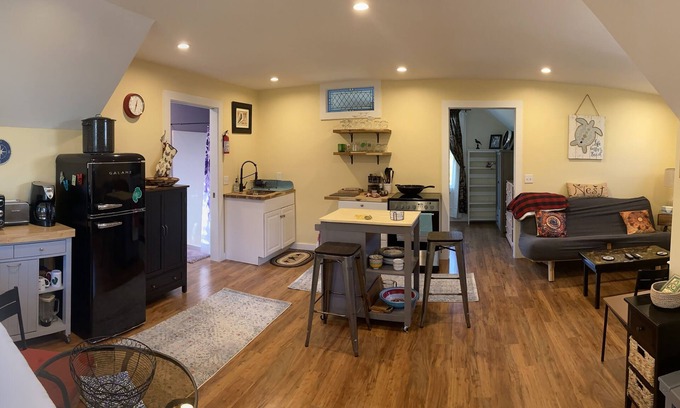 Bar Harbor Apartment | 1-BR apt 0.5-mile to Acadia National Park & 1-mile to downtown