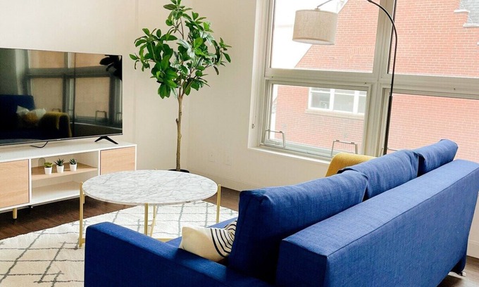 Central West End Apartment | 1 BR Loft Near Central West End, Walk to BJC