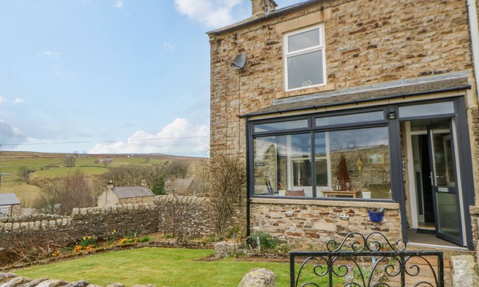 Cowshill Cottage | 1 BRAESIDE, pet friendly, character holiday cottage in Wearhead