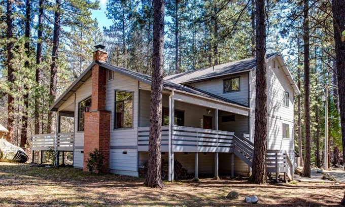 North Wawona House | 1 Cabin Among the Firs