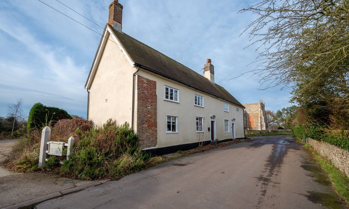 Blythburgh House | 1 Church Farm - Three Bedroom House, Sleeps 5