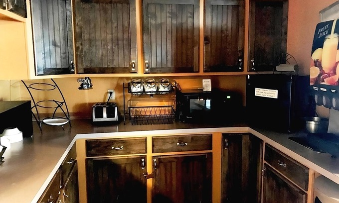 Kellogg Apartment | 1 King Bed with Recliner at FairBridge Inn & Suites Kellogg