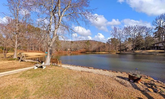 Anniston House | #1 Luxury Home Stay w/ Lake Views