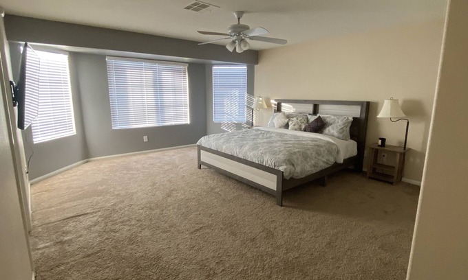 Las Vegas Villa | 1 master bedroom with private bathroom