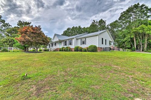 Lillington House | 1 Mi to Cape Fear River Pet-Friendly Retreat