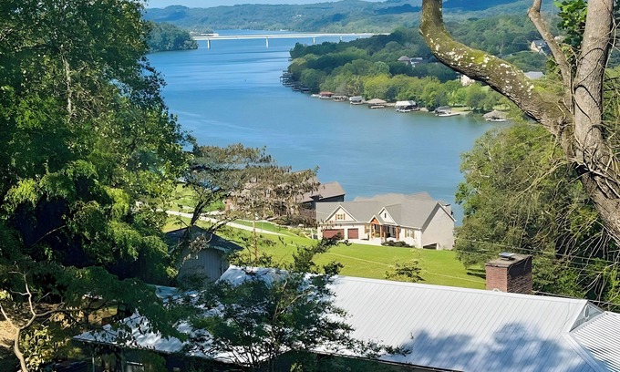 Loudon House | 1 Mi to Dtwn Loudon: Spacious River-View Home