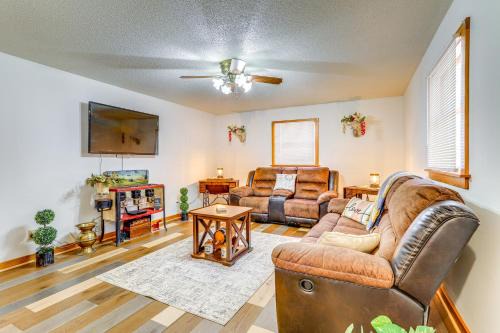 Mountain View House | 1 Mi to Dtwn Mountain View Home with Deck