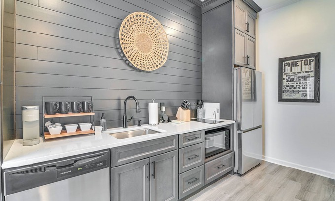 Starkville Cottage | 1 Mi to Miss State: Wremy Cottage w/Deck & Yard