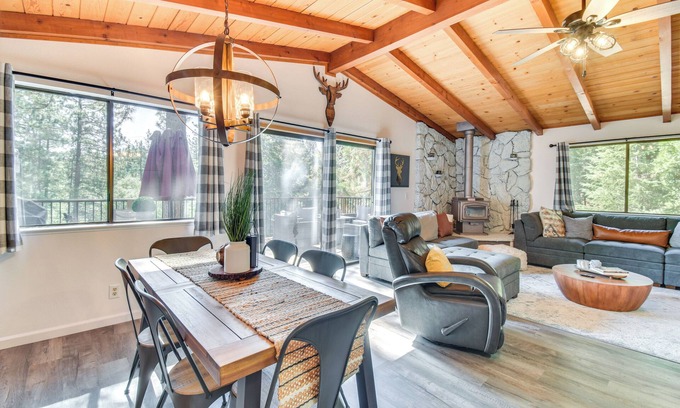 Groveland Cabin | 1 Mi to Pine Mountain Lake Marina: Yosemite Cabin!