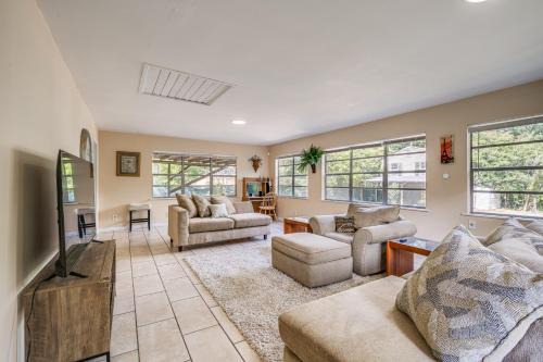 Warner Robins House | 1 Mi to Robins AFB Family-Friendly Home!