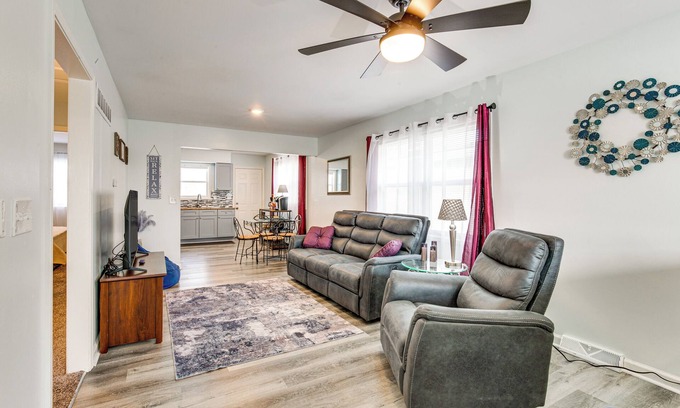 Sugar Creek Apartment | 1 Mi to Truman Library: Apt w/Large Yard!