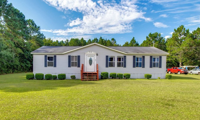 Albany House | 1 Mi to US Marine Base Albany: Cozy Getaway!