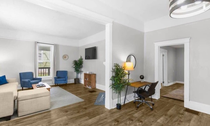 Birmingham House | 1 Mile to Bham CrossPlex & Near Legion Field