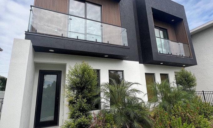 St. Petersburg - Clearwater House | 1 mile to Downtown St Petersburg new construction luxury 2,155 sqft home