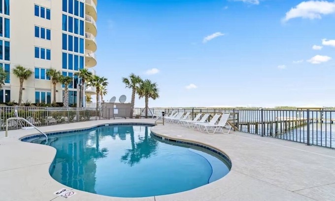 Gulf Shores House | 1 Min walk to beach | Sleeps 10 | Pool & Pier