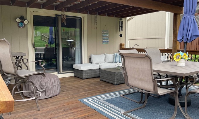 Lawrence House | 1 night or more. A Charming 3-bedroom-Spacious, Quiet, Comfortable Home