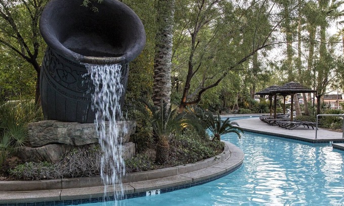 Las Vegas Resort | 1 or 2 bedroom resort in brilliant Las Vegas with WiFi, fitness room, AC