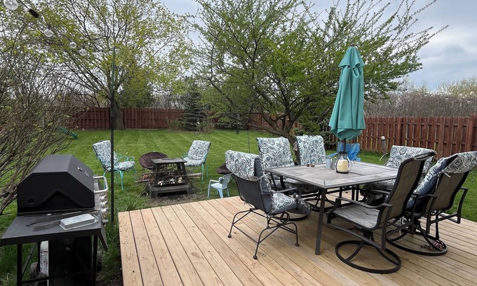 Green Bay Apartment | 1 or 2 Bedrooms in spacious duplex for traveling professional close to Titletown