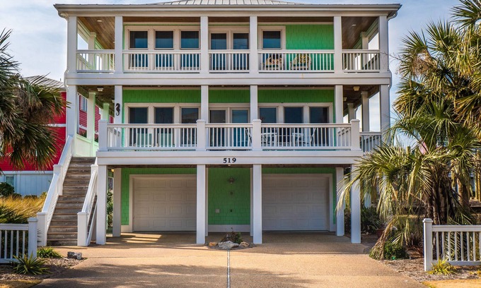 North Carolina Coast House | 1 Pleasure Island | Community Pool + Tennis!