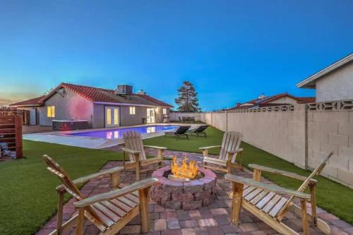 Henderson House | 1 Story, 3 BR Home w Hot tub, Pool Grill, Firepit