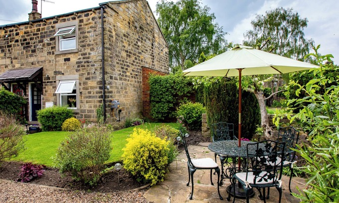 Pool-in-Wharfedale Cottage | 1 THE OLD CHAPEL, pet friendly, with a garden in Pool-In-Wharfedale