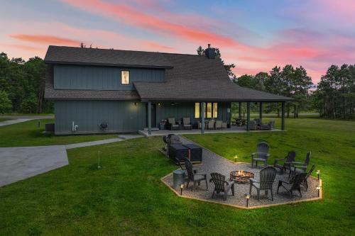 Friendship House | 10-Acre Property with Fire Pit and Grill in Arkdale!