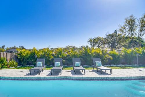 Pinellas Park House | 10 Mi to Dtwn St Petersburg Mod Central Getaway