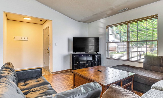 Acton House | 10 Mi to Dwtn Indianapolis: Home w/Grill & Yard