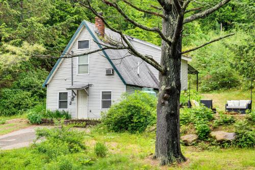 Hill House | 10 Mi to Newfoundland Lake Updated Forest Retreat