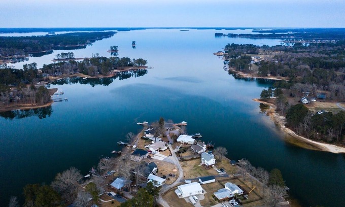 Gilbert House | 10 Mile View on Lake Murray, SC, Putting Green, Hot Tub, Lake Edge Fire Pit