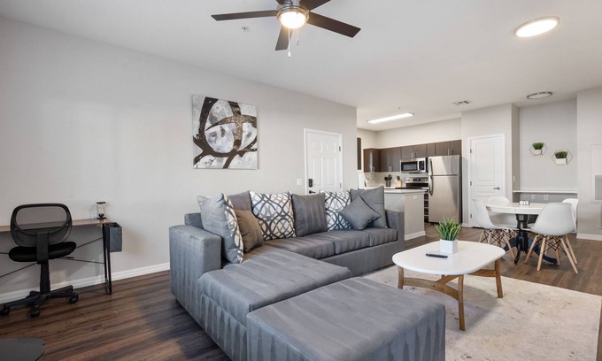 Deer Valley Apartment | 10 Miles TSCM w/pool and gym