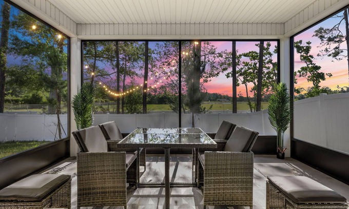 Doctors Inlet House | 10 Min to Doctors Lake and St. Johns River! Aqua Oasis Sleeps 10 and 2 King Bds