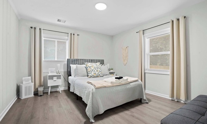 Southwest Raleigh House | 10 Min to Downtown | Smart TVs | Fast Wi-Fi