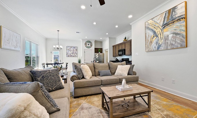 Highlands - Perkins House | 10 min to LSU and Laberge Casino - Brand New Lakefront House Quiet n Safe