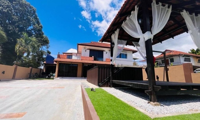 Tanjung Tokong Villa | 10 Mins From Tanjung Bungah Beach