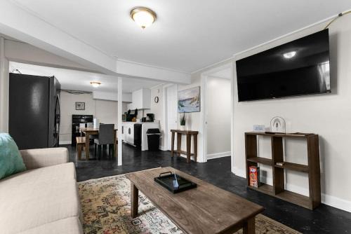 Birmingham House | 10 Mins to Downtown Modern in Magic City- Unit B