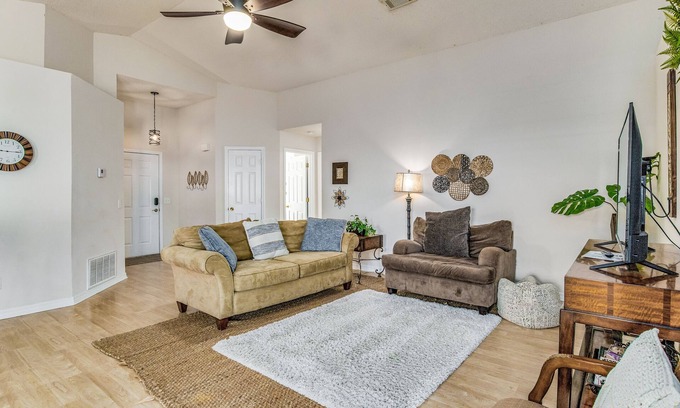 Northwest Pensacola House | 10 mins to Five Flags Speedway, Fenced Backyard