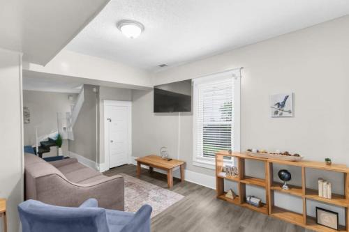 Birmingham House | 10 Mins to Legion Field- Ensley Highlands Hideaway