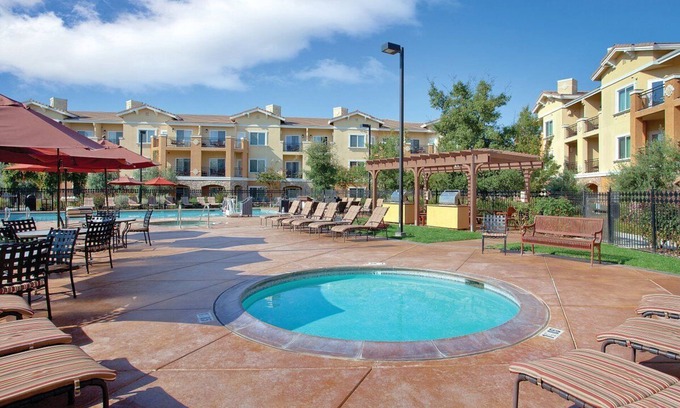 Napa Resort | 10 minutes to BottleRock/1 bedroom with a full kitchen and jet tub