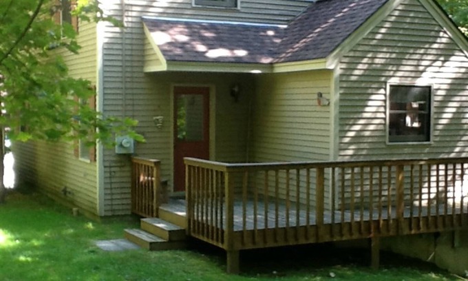 Wilmington House | 10 Minutes to Mt Snow, Chimney Hill ski home! Cozy Family home