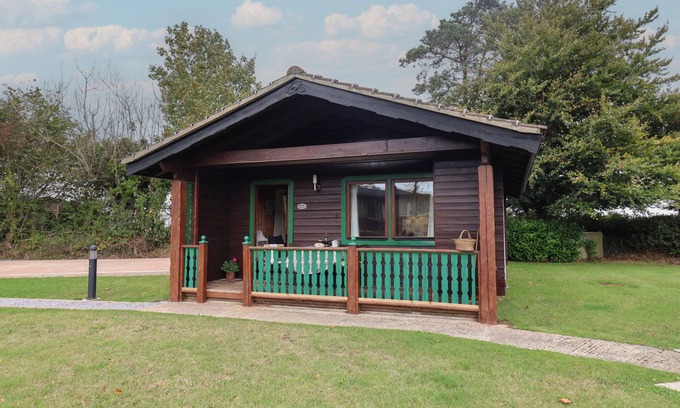 Combpyne Cottage | 10 PINEWOOD RETREAT, family friendly, with pool in Lyme Regis