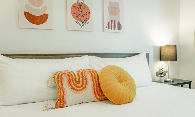 Lookout Valley Neighborhood Association Cabin | 10: The Jacobsen Room - A PMI Scenic City Vacation Rental