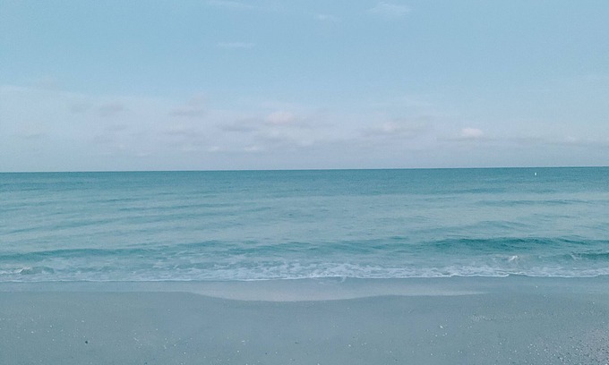 Sunset Beach Cottage | 100 Steps to beach professionally decorated 1/1 Peacock Beach Cabana