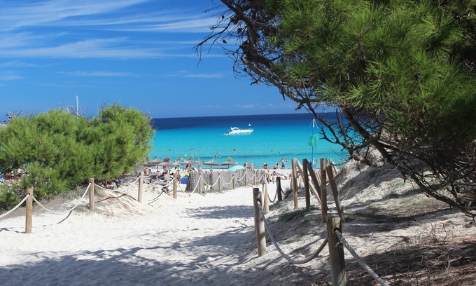 Cala Bona Apartment | 100m to the sea, pool, 2 bedrooms, 2 bathrooms, great views, 19sqm terrace, air conditioning, WLAN