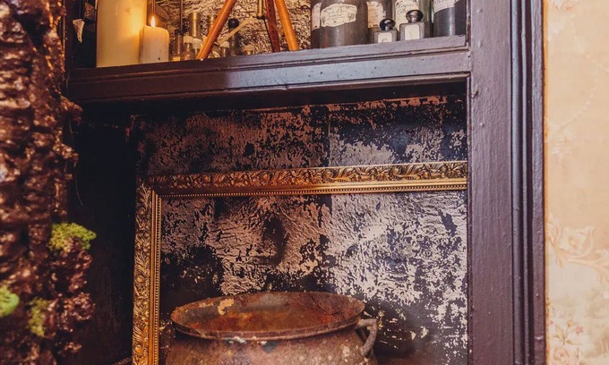 York House | 101 House At The End. Witchcraft & Wizardry House