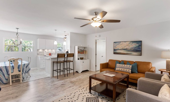 Sunset Point House | 1018 East Cooper! Cozy Cottage! Close to Beach access, Cornhole, Large Deck. Pet ok w/fee